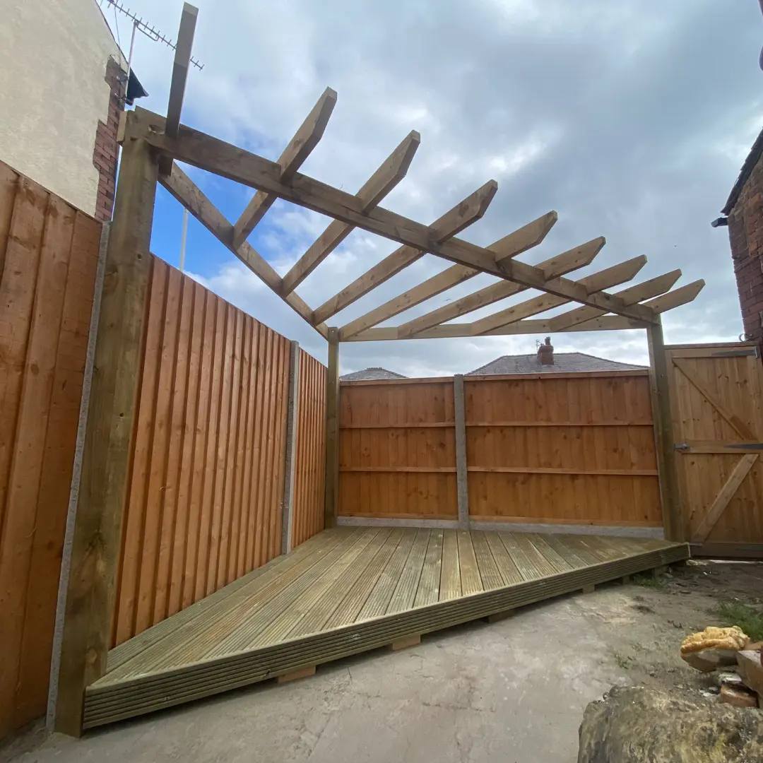 fencing, gates & planter in
